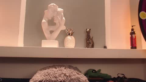 Snapshot of milu_w4llace chatting on November 10, 2025, 11:04 pm Milu Wallace online show from November 10, 2025, 11:04 pm