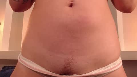 Snapshot of milu_w4llace chatting on November 12, 2025, 12:22 am Milu Wallace online show from November 12, 2025, 12:22 am