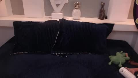 Snapshot of milu_w4llace chatting on December 5, 2025, 1:36 am Milu Wallace online show from December 5, 2025, 1:36 am