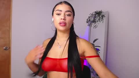 Snapshot of mily_ortiz chatting on November 4, 2025, 4:28 pm Mily Ortiz online show from November 4, 2025, 4:28 pm