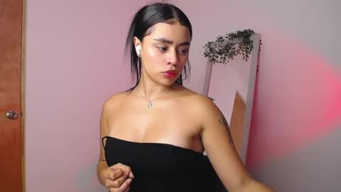 Snapshot of mily_ortiz chatting on November 13, 2025, 6:07 pm Mily Ortiz online show from November 13, 2025, 6:07 pm