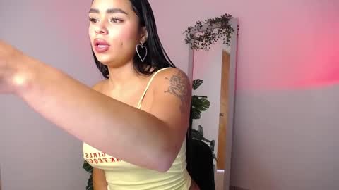 Snapshot of mily_ortiz chatting on November 26, 2025, 5:03 pm Mily Ortiz online show from November 26, 2025, 5:03 pm
