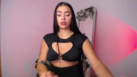 Snapshot of mily_ortiz chatting on December 4, 2025, 4:48 pm Mily Ortiz online show from December 4, 2025, 4:48 pm