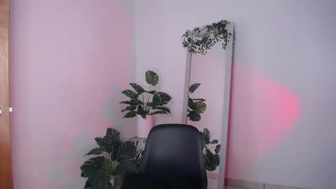 Snapshot of mily_ortiz chatting on December 18, 2025, 3:51 pm Mily Ortiz online show from December 18, 2025, 3:51 pm