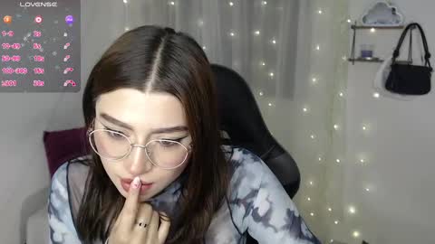 Snapshot of mily_thomson_b chatting on March 12, 2025, 2:09 am Mily online show from March 12, 2025, 2:09 am