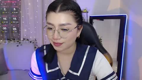 Snapshot of mily_thomson_b chatting on October 30, 2025, 6:52 pm Mily online show from October 30, 2025, 6:52 pm