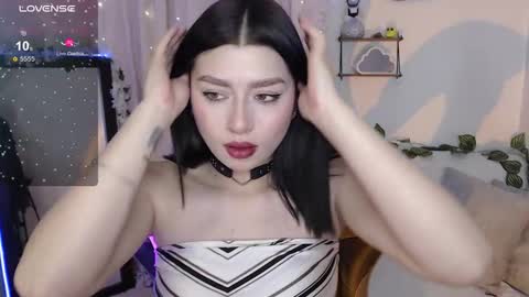 Snapshot of mily_thomson_b chatting on November 25, 2025, 12:32 am Mily online show from November 25, 2025, 12:32 am