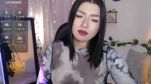 Snapshot of mily_thomson_b chatting on November 25, 2025, 2:28 pm Mily online show from November 25, 2025, 2:28 pm