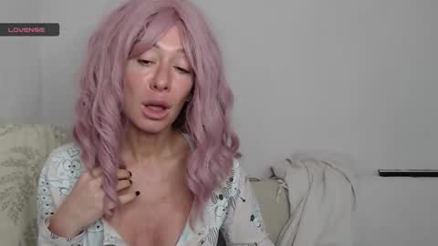 Snapshot of mimi_la chatting on October 15, 2025, 8:25 am mimi_la online show from October 15, 2025, 8:25 am