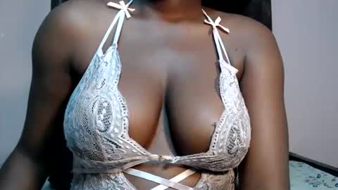 Snapshot of mimiebony chatting on July 14, 2026, 10:21 am mimiebony online show from July 14, 2026, 10:21 am