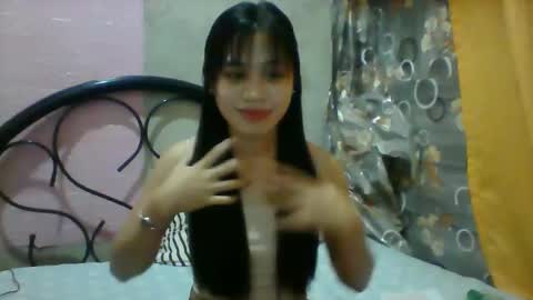 mimiyolove online show from February 9, 2025, 12:19 pm