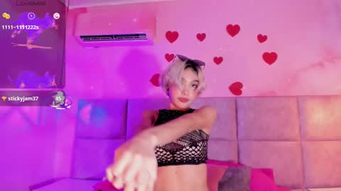 Minji online show from February 26, 2025, 5:39 pm