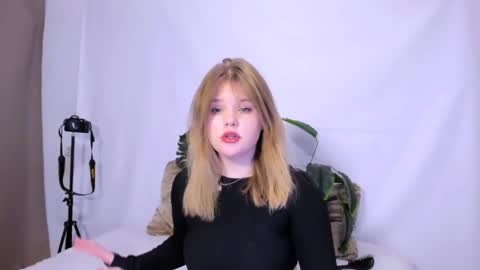 hi Im Mina  online show from March 5, 2025, 11:49 am