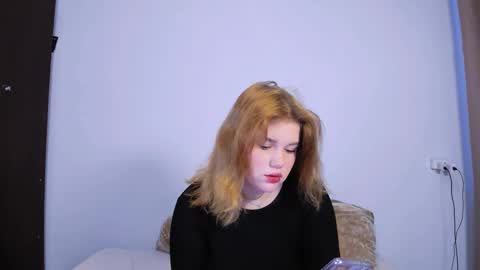 hi Im Mina  online show from September 14, 2025, 2:11 am