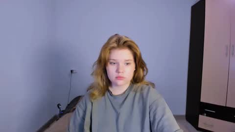 hi Im Mina  online show from November 22, 2025, 2:43 am