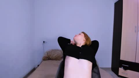 hi Im Mina  online show from November 25, 2025, 2:44 am