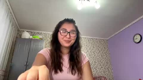 minavibe online show from July 15, 2026, 3:45 am