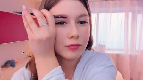 Snapshot of minditrelles chatting on November 1, 2025, 7:10 am Mindi online show from November 1, 2025, 7:10 am