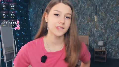 Snapshot of minditrelles chatting on December 17, 2025, 7:03 am Mindi online show from December 17, 2025, 7:03 am