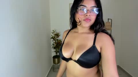 Snapshot of mindy_claker chatting on May 9, 2026, 12:32 pm Mindy online show from May 9, 2026, 12:32 pm