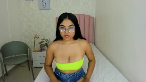Snapshot of mindy_claker chatting on May 27, 2026, 12:24 pm Mindy online show from May 27, 2026, 12:24 pm