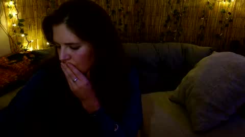 Mindy online show from November 19, 2025, 9:42 am