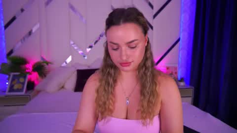 Snapshot of minifox_ chatting on October 7, 2025, 6:43 am minifox_ online show from October 7, 2025, 6:43 am