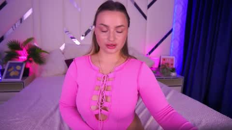 Snapshot of minifox_ chatting on October 11, 2025, 8:24 am minifox_ online show from October 11, 2025, 8:24 am