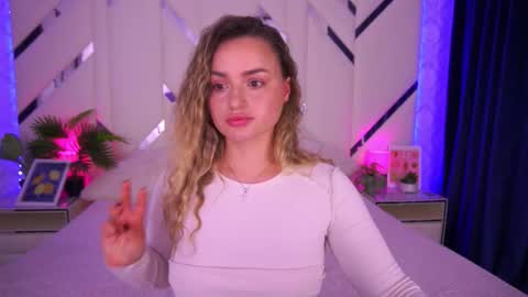 Snapshot of minifox_ chatting on October 15, 2025, 7:52 am minifox_ online show from October 15, 2025, 7:52 am