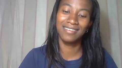 minouch211907 online show from December 1, 2025, 2:27 am