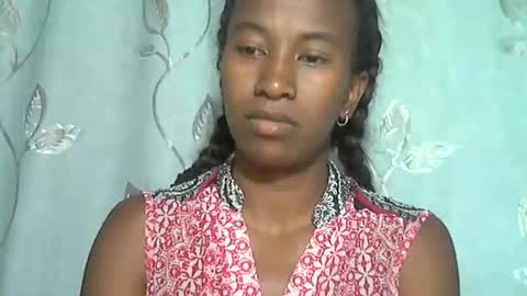 minouch211907 online show from February 26, 2026, 5:28 am