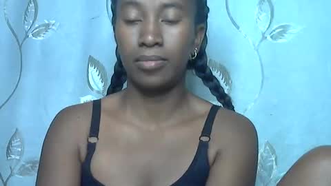 Snapshot of minouch211907 chatting on April 18, 2026, 7:34 am minouch211907 online show from April 18, 2026, 7:34 am
