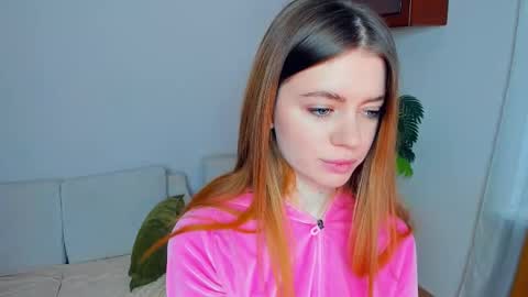 Snapshot of mintykisss chatting on December 14, 2025, 7:47 am Linda online show from December 14, 2025, 7:47 am