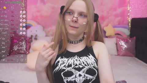 Snapshot of minx_girll chatting on February 7, 2025, 6:24 am Vikki online show from February 7, 2025, 6:24 am