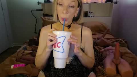 Tessa Rae online show from April 28, 2026, 2:10 am