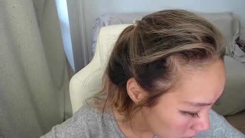 mira_g online show from September 16, 2025, 12:28 pm