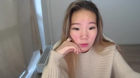 mira_g online show from November 12, 2025, 8:37 am