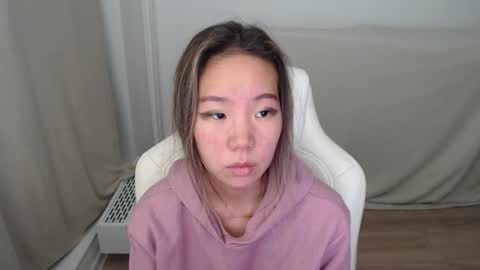 mira_g online show from December 1, 2025, 3:06 pm