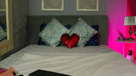 Snapshot of mira_glow chatting on May 15, 2026, 5:47 am Mira online show from May 15, 2026, 5:47 am