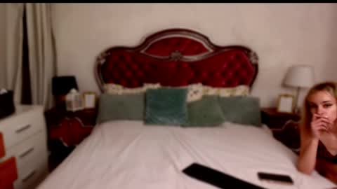 Snapshot of mira_glow chatting on June 3, 2026, 2:33 pm Mira online show from June 3, 2026, 2:33 pm