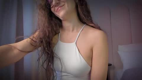 Snapshot of mira_kraviz chatting on January 19, 2026, 8:07 am Mira online show from January 19, 2026, 8:07 am