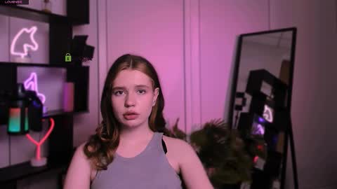 mira_lyn online show from November 29, 2025, 7:17 pm