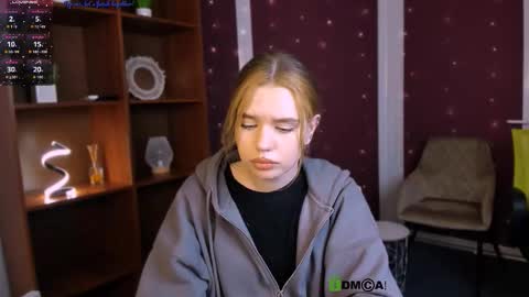 mira_lyn online show from November 30, 2025, 7:18 pm