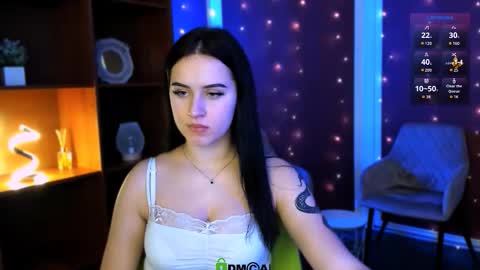 mira_lyn online show from December 4, 2025, 8:06 pm