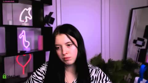 mira_lyn online show from December 16, 2025, 7:19 pm