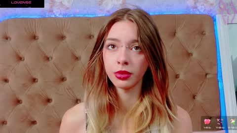 mira_lynxx online show from October 22, 2025, 4:13 am