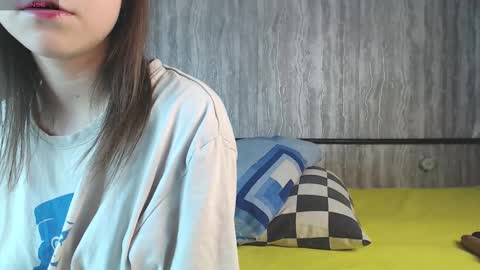 mira_one_ online show from October 7, 2025, 10:34 am