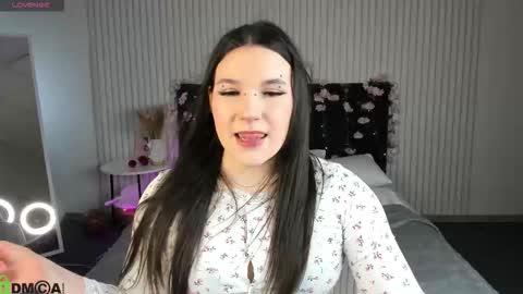 Snapshot of mira_silk chatting on January 18, 2026, 11:14 am Mira online show from January 18, 2026, 11:14 am