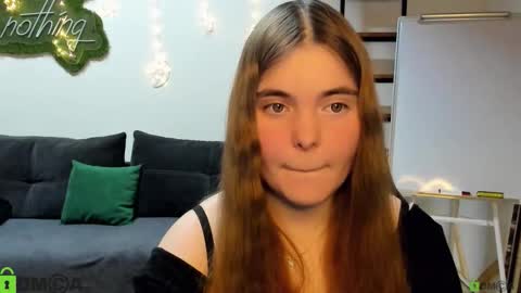 Snapshot of miraa_bloom chatting on February 2, 2026, 9:35 pm miraa_bloom online show from February 2, 2026, 9:35 pm