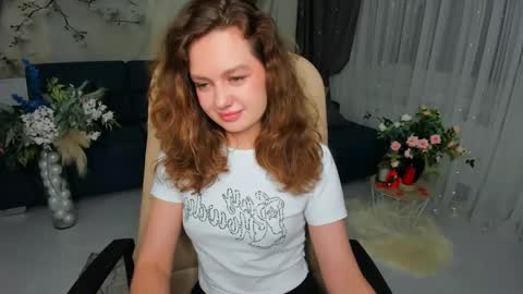 Snapshot of miraclecurly chatting on April 15, 2026, 7:58 pm Emma online show from April 15, 2026, 7:58 pm